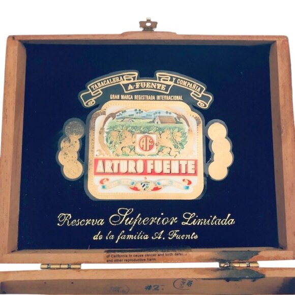 Signed Vintage Arturo Fuente Wooden Cigar Box - Picture 5 of 11